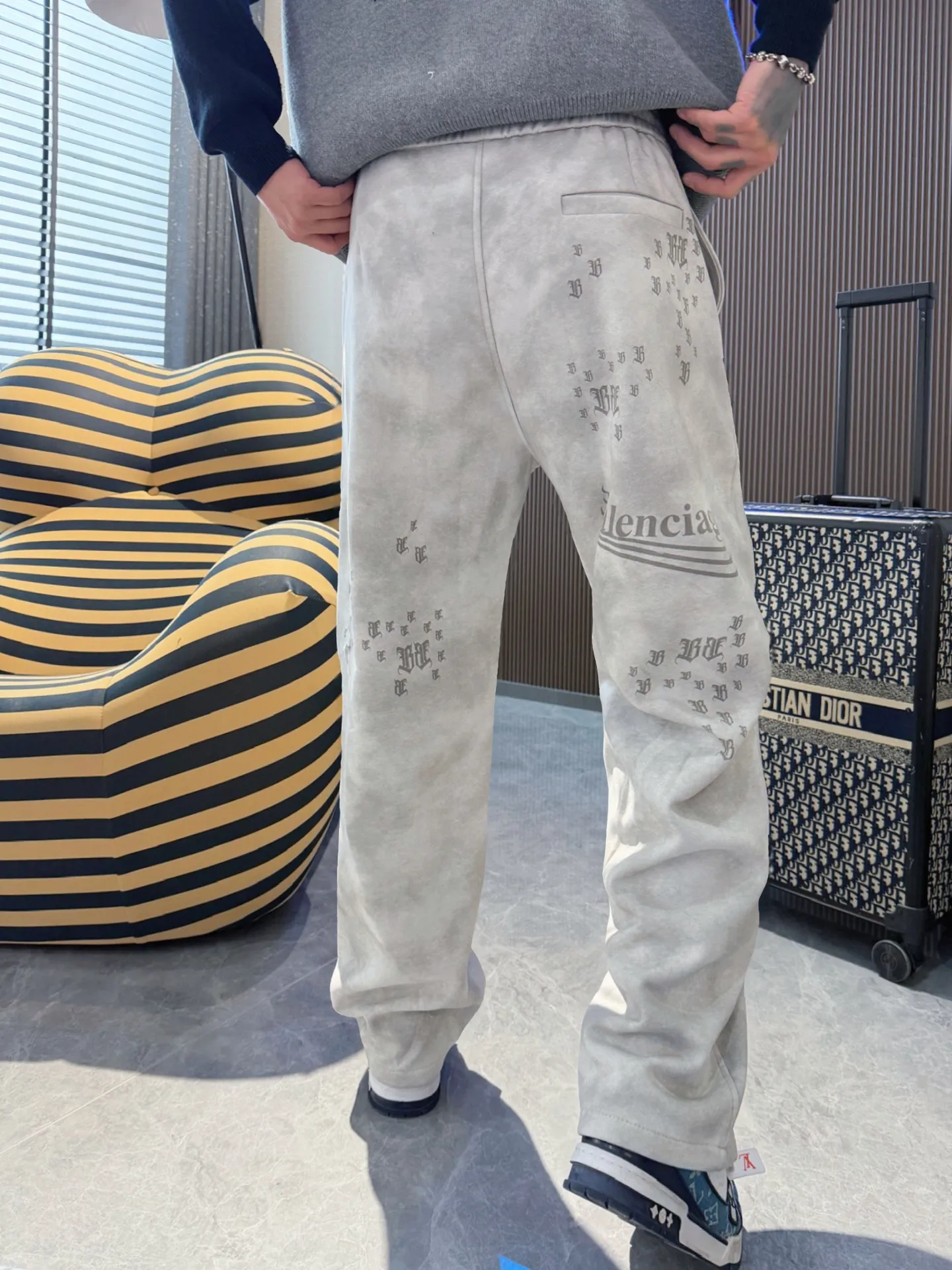 Balenciaga 🆕2026 Autumn and Winter New Arrival Casual Pants! 🎁On sale simultaneously on the official website. Brand Classic LOGO casual pants, customized fabrics, excellent comfort and strong touch. Highly recognisable, perfect appearance and craftsmanship. Size:M-3XL